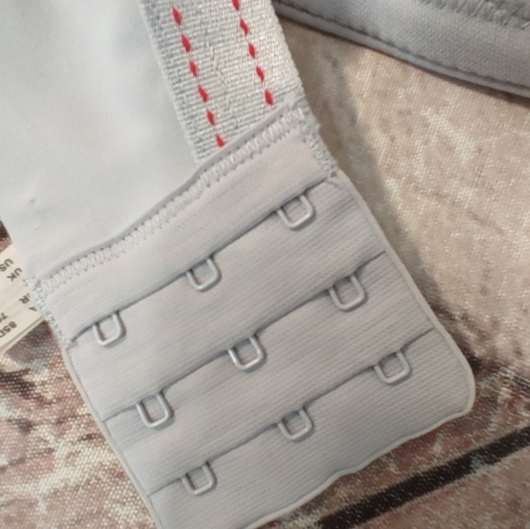 Chantelle High Impact Grey Convertible Bra 32D - Picture 7 of 12